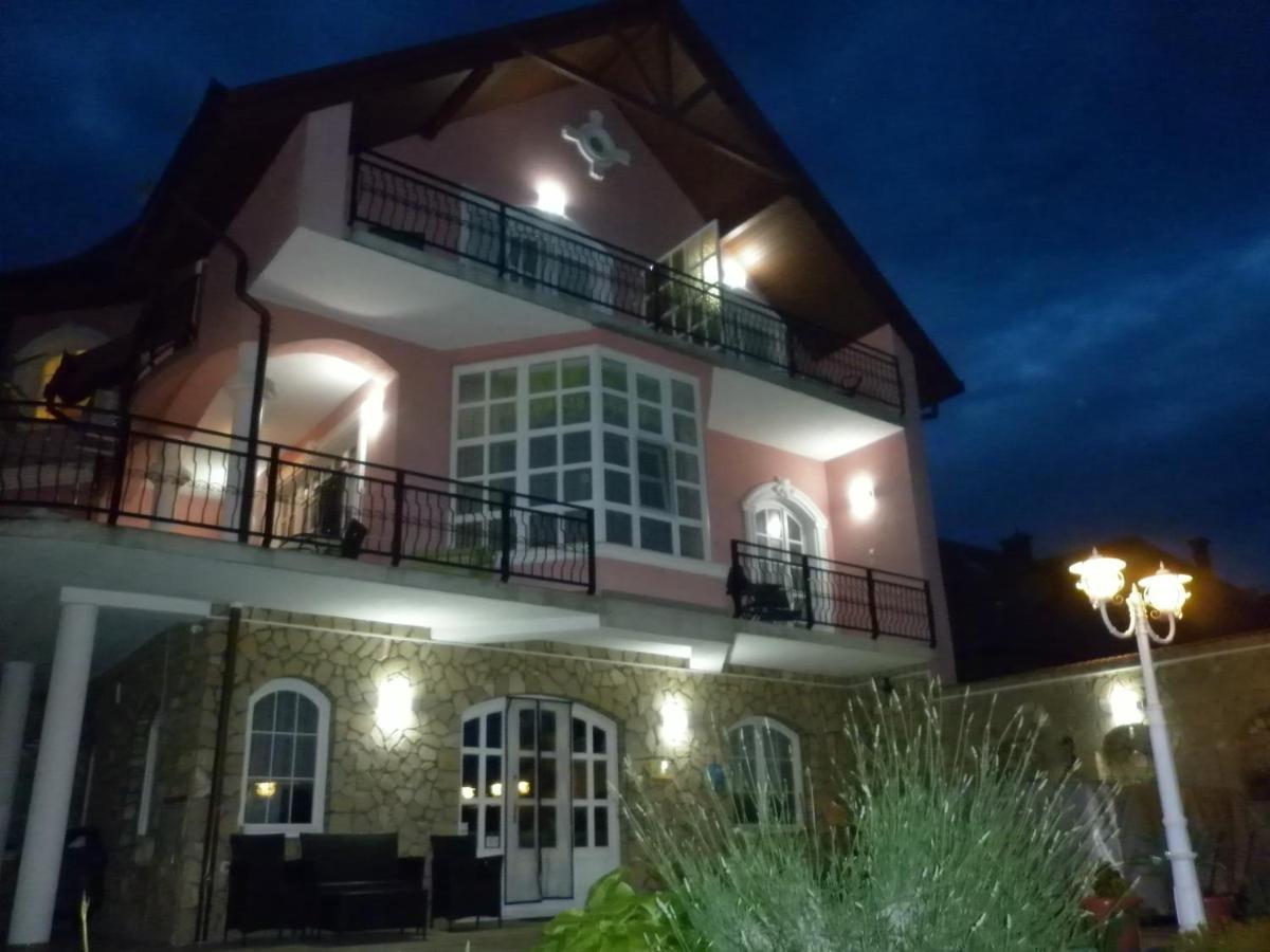Manor Villa Heviz Exterior foto